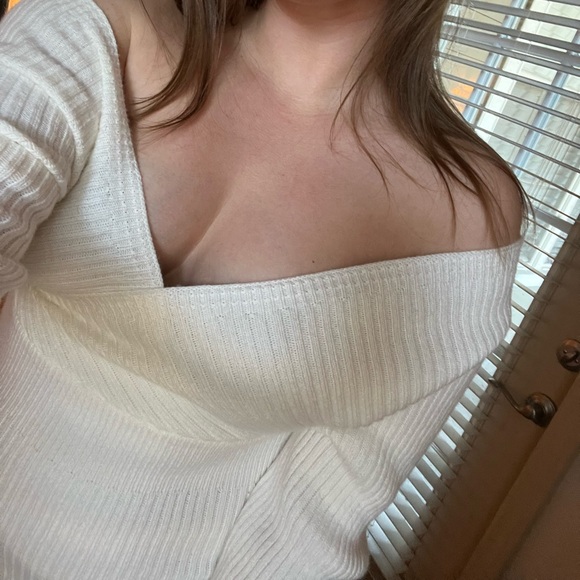 Long Sleeve White Knit Dress - Picture 13 of 13